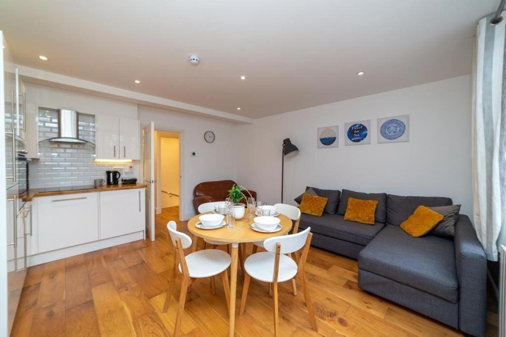 Beautiful 1bd On The King's Road Chelsea Apartment